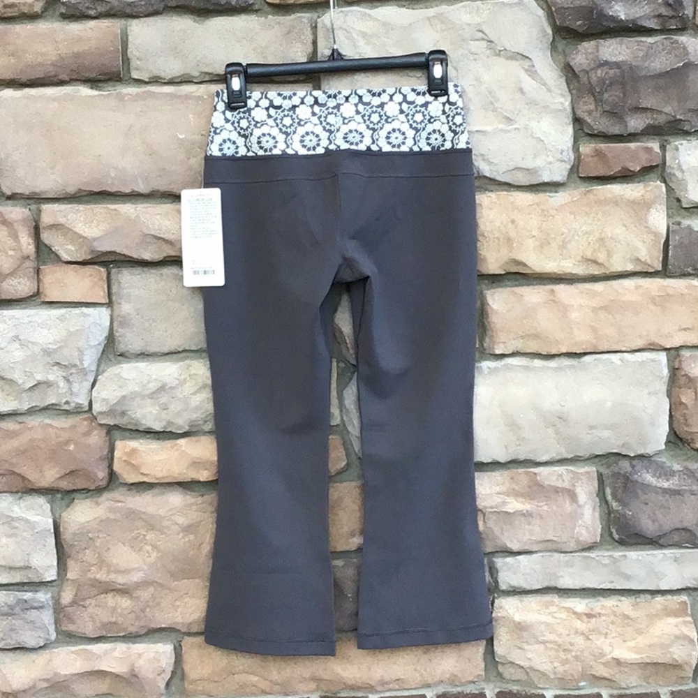 Lululemon Hip To Be Zen Crop - Picture 3 of 6